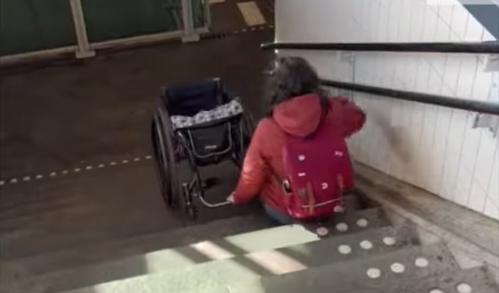 Kapotte liften op stations zijn een groot probleem voor mensen met een handicap.  (beeld instagram / rtl nieuws)