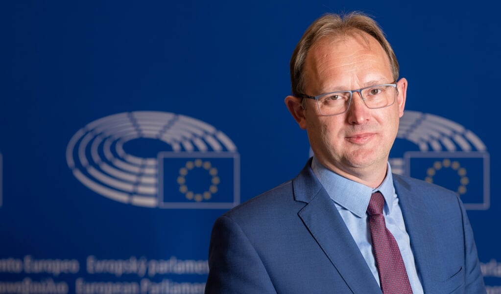 SGP-Europarlementariër Bert-Jan Ruissen wil dat EU-lidstaten sneller en makkelijker uit de eurozone kunnen stappen.  (beeld anp / Jonas Roosens)