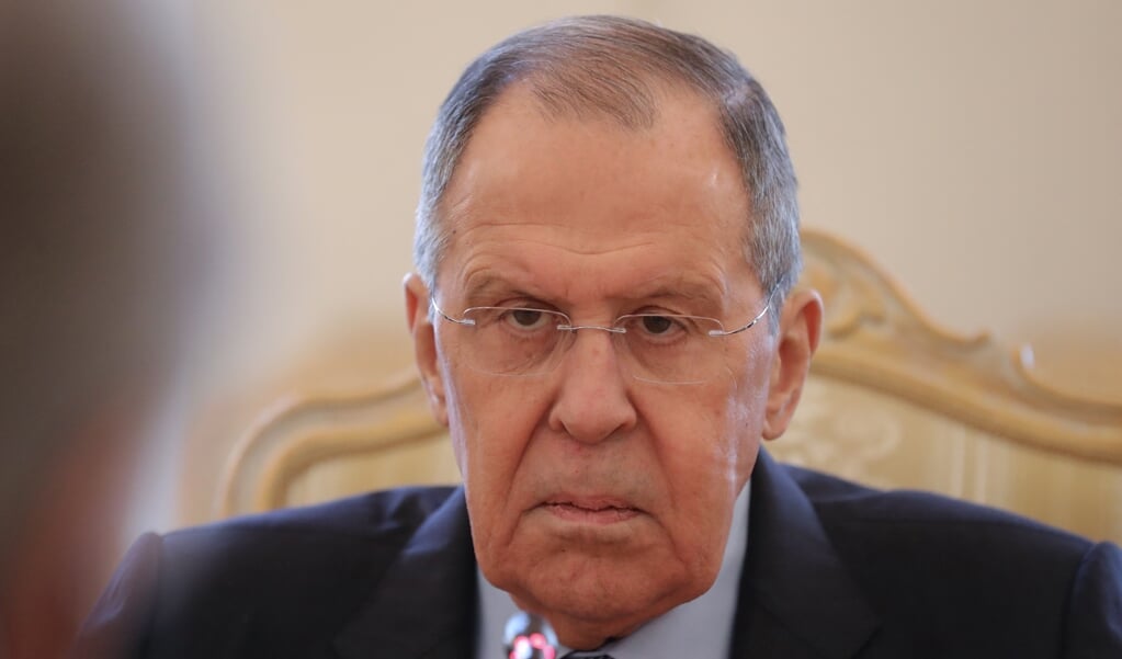 Sergej Lavrov tijdens een ontmoeting met een VN-secretaris-generaal in Moskou op 26 april. (beeld afp / Maxim Shipenkov)