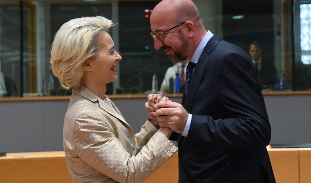 Commissievoorzitter Ursula von der Leyen en EU-president Charles Michel bij de top in Brussel.  (beeld afp / John Thys)