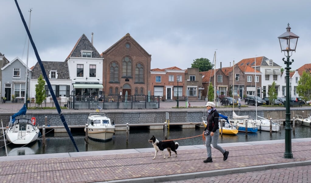 Het kerkgebouw van de vrijgemaakt-gereformeerden aan de Haven Noordzijde in Brouwershaven. De kerk kan openblijven dankzij de 'overname' door de christelijk-gereformeerden in Zierikzee. (beeld Dirk-Jan Gjeltema)