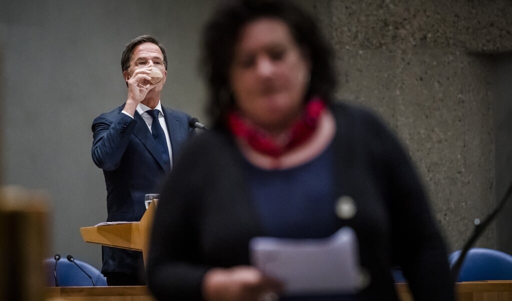 Premier Mark Rutte en Caroline van der Plas (BBB) tijdens een debat in de Tweede Kamer over de boerenprotesten.  (beeld anp / Bart Maat)