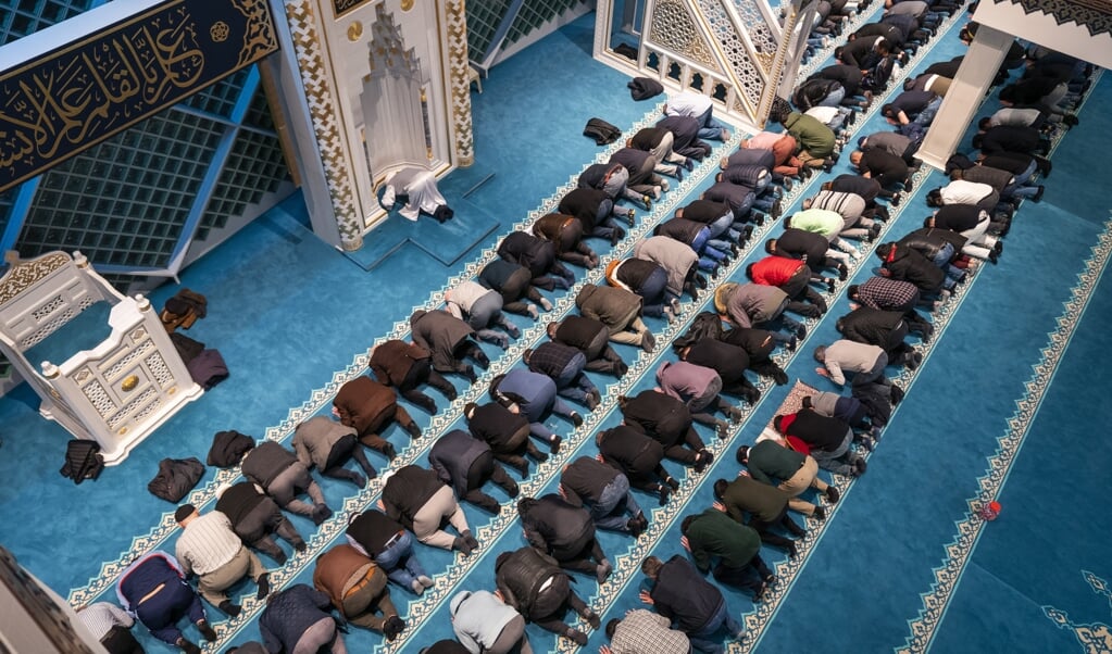 Moslims die zich van het islamitische geloof afkeren (of ze nu christen worden of atheïst) hebben het ook in Nederland moeilijk of worden zelfs bedreigd. Kritische vragen hierover worden vaak weggewuifd als islamofoob.  (beeld anp / Jeroen Jumelet)