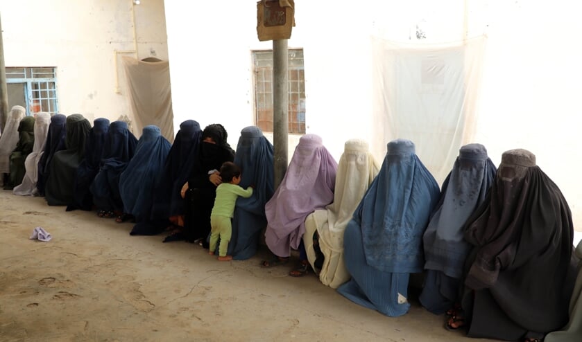 Vrouwelijke gevangenen in de gevangenis van Kandahar, 26 juli. Vrouwen moeten voldoen aan steeds strikere eisen van het 'ministerie van Deugdzaamheid' van de Taliban.