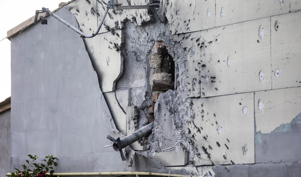 Een raket heeft een huis In Mykolajiv geraakt. ‘Geen land in de wereld vormt zo’n terroristisch gevaar als Rusland’, aldus de Oekraïense president Volodymyr Zelensky.  (beeld epa / Mikhail Palinchak)