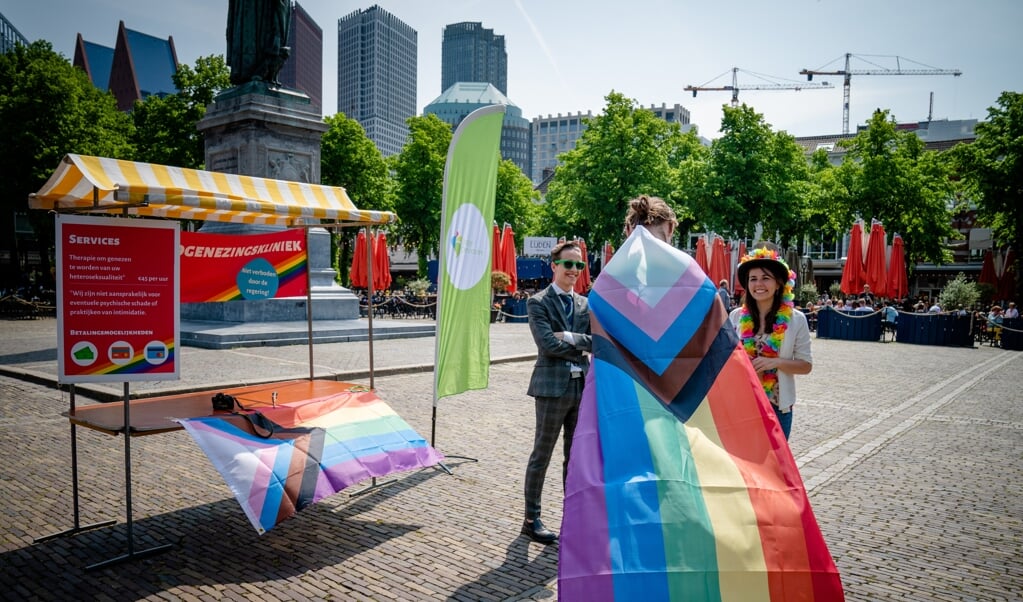 Protest tegen homogenezingstherapie op het Plein bij het Binnenhof in Den Haag.  (beeld anp / Bart Maat)