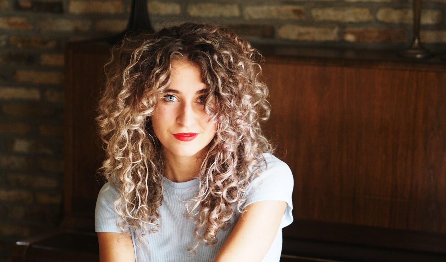 Sera Noa: 'Als je zingt, moet je je niet gestrest, maar vrij voelen, ontspannen in je lichaam.'