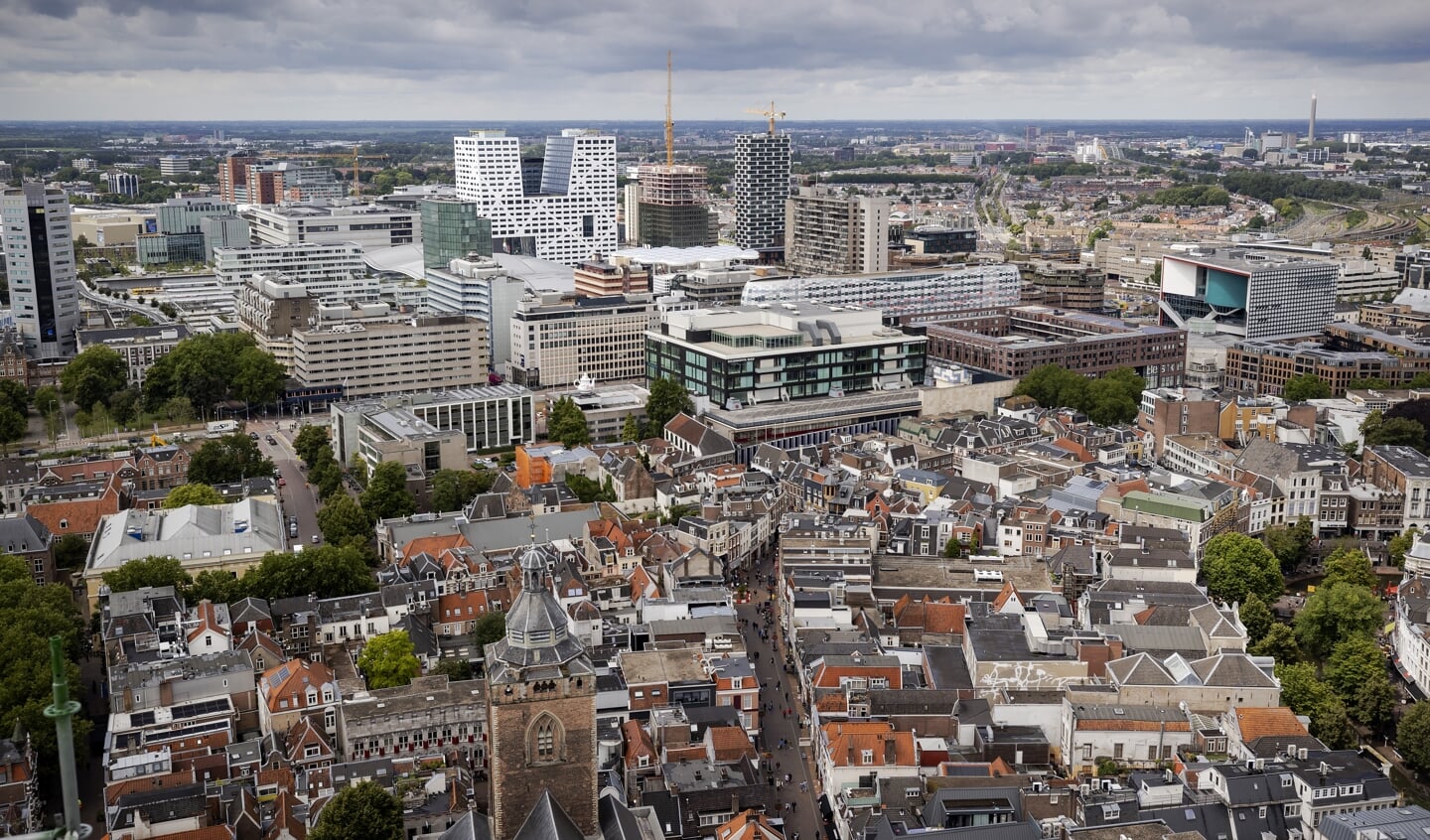 Elke gemeente is verplicht statushouders te huisvesten, maar door het grote tekort aan beschikbare en passende sociale huurwoningen loopt Utrecht flink achter op die taakstelling.