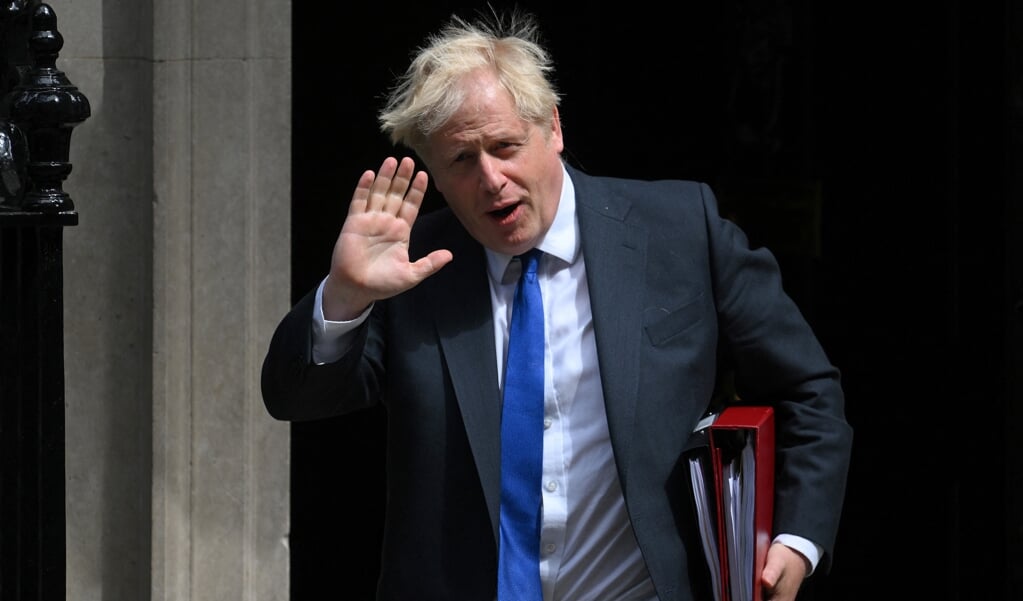 De Britse premier Boris Johnson woensdag bij zijn ambtswoning, Downing Street 10.   (beeld uk Prime Minister Boris Johnson Suffered two Shock Departures From his Government Tuesday, Including his Finance Minister, as Civil war Erupted in the High Command of the Ruling Conservative Party.
daniel Leal / afp)