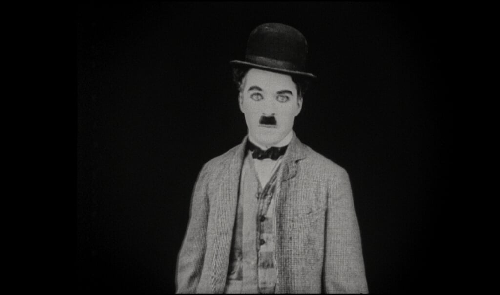 Charlie Chaplin als zijn personage The Little Tramp.  (beeld pom benelux)