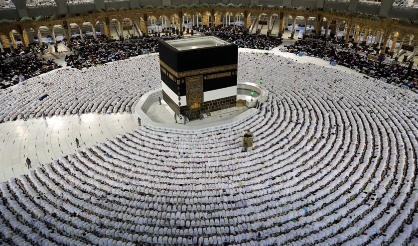 2022-07-05 19:18:24 Muslim worshippers pray around the Kaaba at the Grand Mosque in Saudi Arabia's holy city of Mecca on July 5, 2022. One million people, including 850,000 from abroad, are allowed to participate in this year's hajj -- a key pillar of Islam that all able-bodied Muslims with the means are required to perform at least once -- after two years of drastically curtailed numbers due to the coronavirus pandemic.
AFP