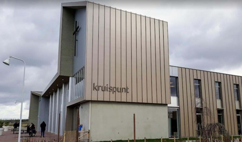 Kruispunt Vathorst erkent dat de stap gevoelig ligt en wil in gesprek met haar christelijke-gereformeerde ‘moederkerk’. (beeld Henry Hoekstra / google maps)