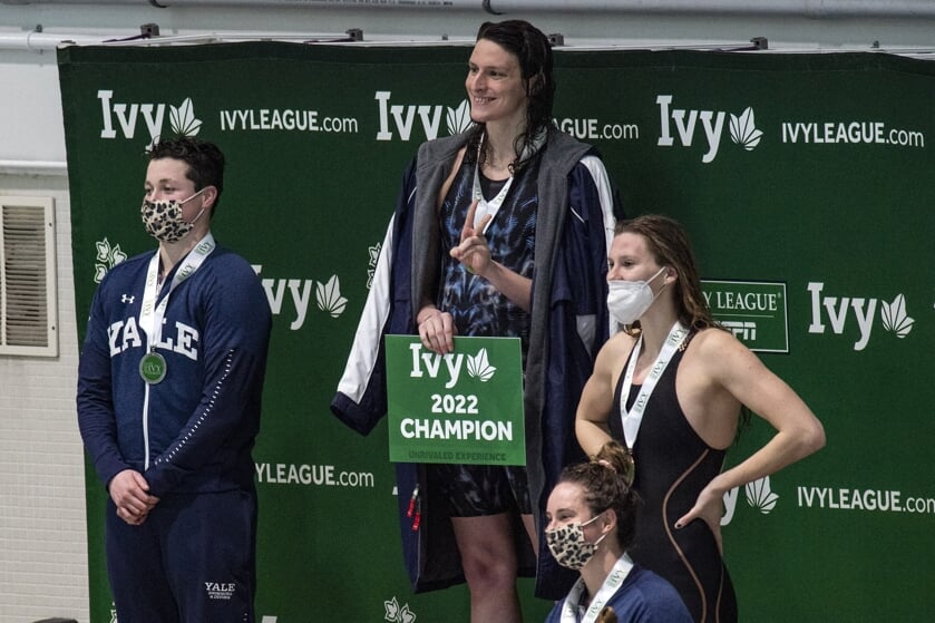 In maart gooide transgender zwemster Lia Thomas hoge ogen bij de universiteitskampioenschappen in de Verenigde Staten. Doordat internationale zwembond FINA de regels voor transvrouwen fors heeft aangescherpt, kan ze deelname aan de Olympische Spelen van 2024 echter vergeten.