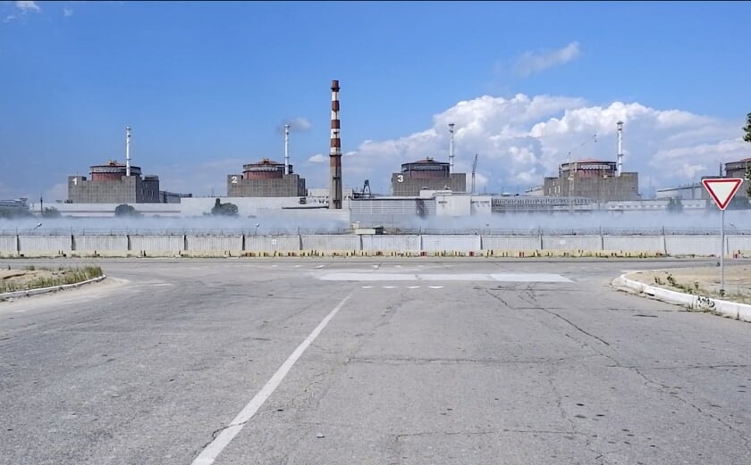 2022-08-07 20:44:08 epa10110515 A still image taken a handout video provided by the Russian Defence Ministry's press service shows a general view of the Zaporizhzhia Nuclear Power Station (ZNPP) in Enerhodar, southeastern Ukraine, 07 August 2022. The administration of Russian-controlled Enerhodar said that Ukrainian forces