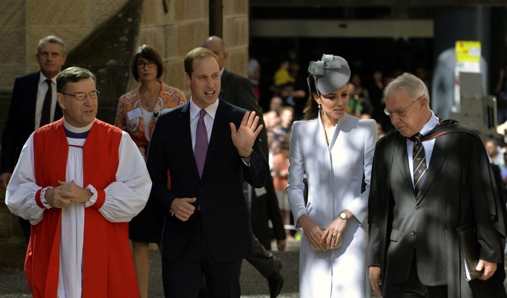 Glenn Davies (links) in zijn voormalige functie als aartsbisschop van Sydney.  (beeld epa / Dean Lewins)