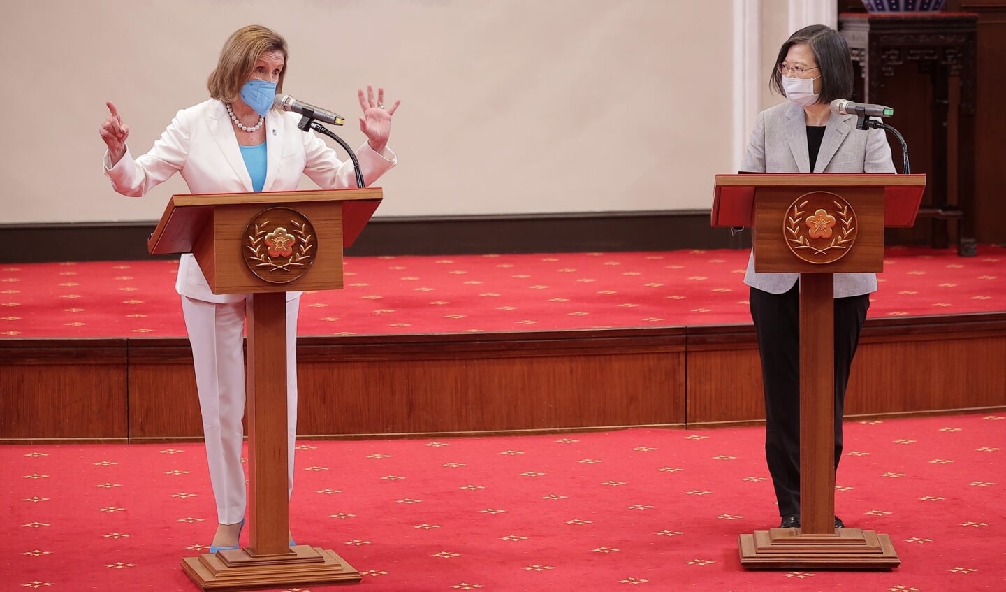 Nancy Pelosi en de Taiwanese president Tsai Ing-wen tijdens het volgens China 'extreem kwaadaardige' bezoek van Pelosi aan Taiwan.