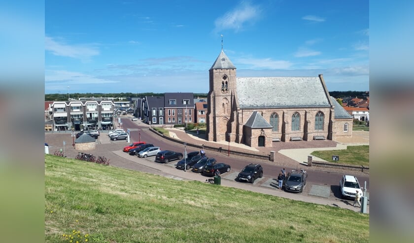 De Catharinakerk in Zoutelande was in de eerste eeuwen van haar bestaan een stuk groter.