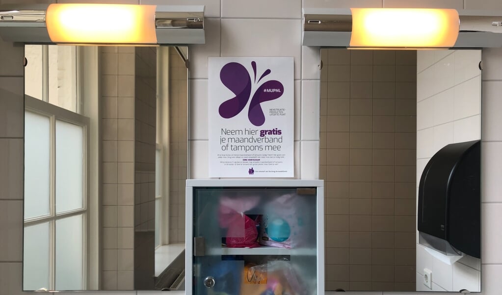 In Bibliotheek Kampen kunnen bezoekers gratis menstruatieproducten meenemen.  (beeld nd)