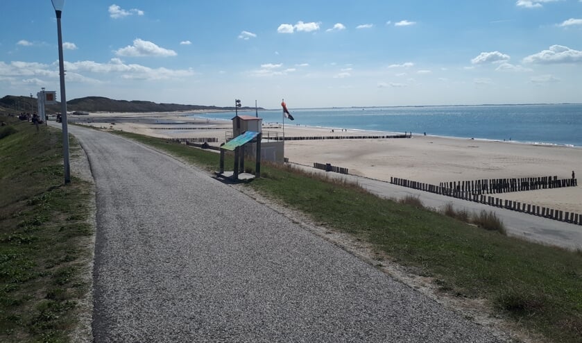 Zoutelande: de zeedijk.