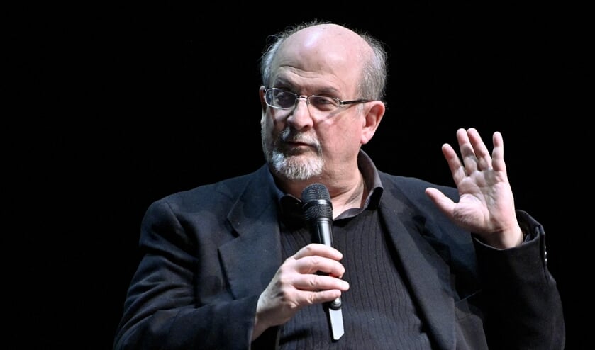 Salman Rushdie bij zijn presentatie van het boek 
