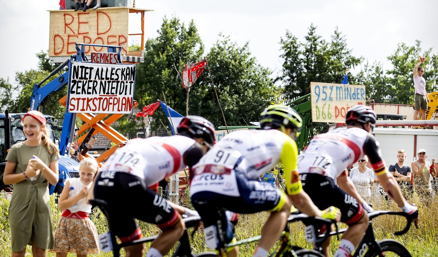Boerenprotest langs het parcours van de Vuelta.