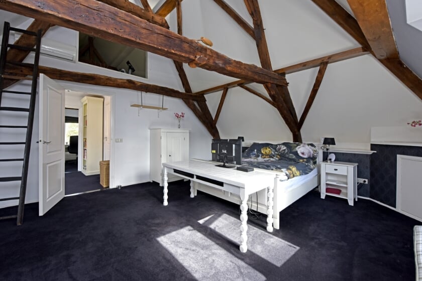 In hartje centrum Wijk bij Duurstede staat een appartement met twee woonlagen te koop.