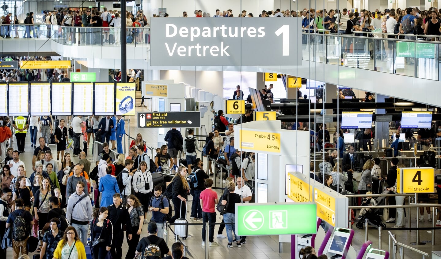 Schiphol op de eerste dag van de zomervakantie. De klimaatcrisis heeft het begrip vliegschaamte voortgebracht.