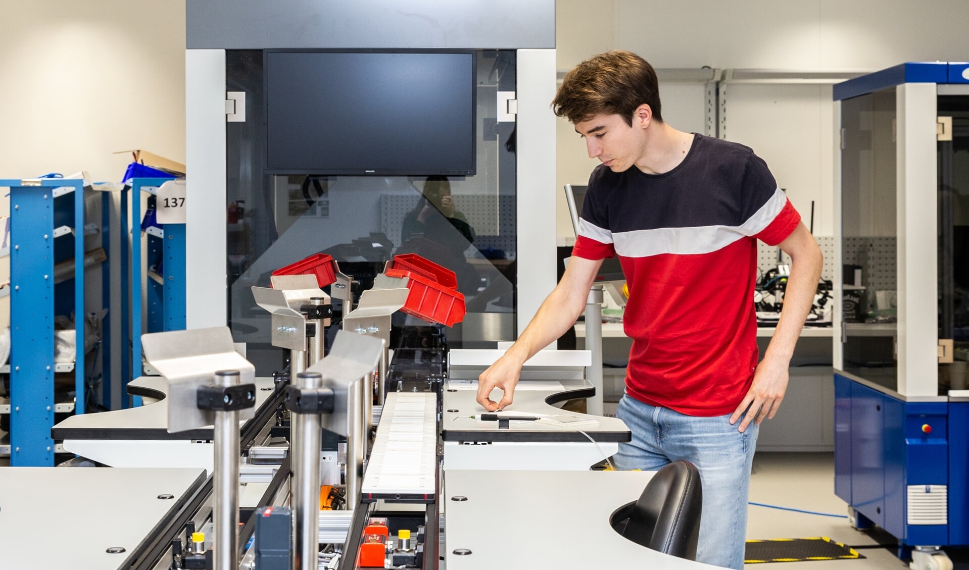In de ontwerpruimte van techbedrijf Demcon in Enschede.