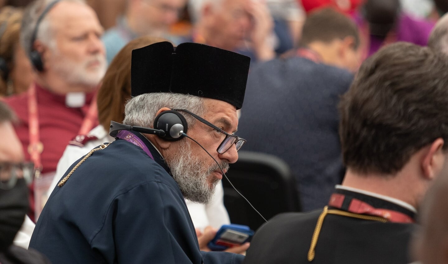 Aandacht in de zaal voor het agendapunt ‘kerkelijke eenheid’.