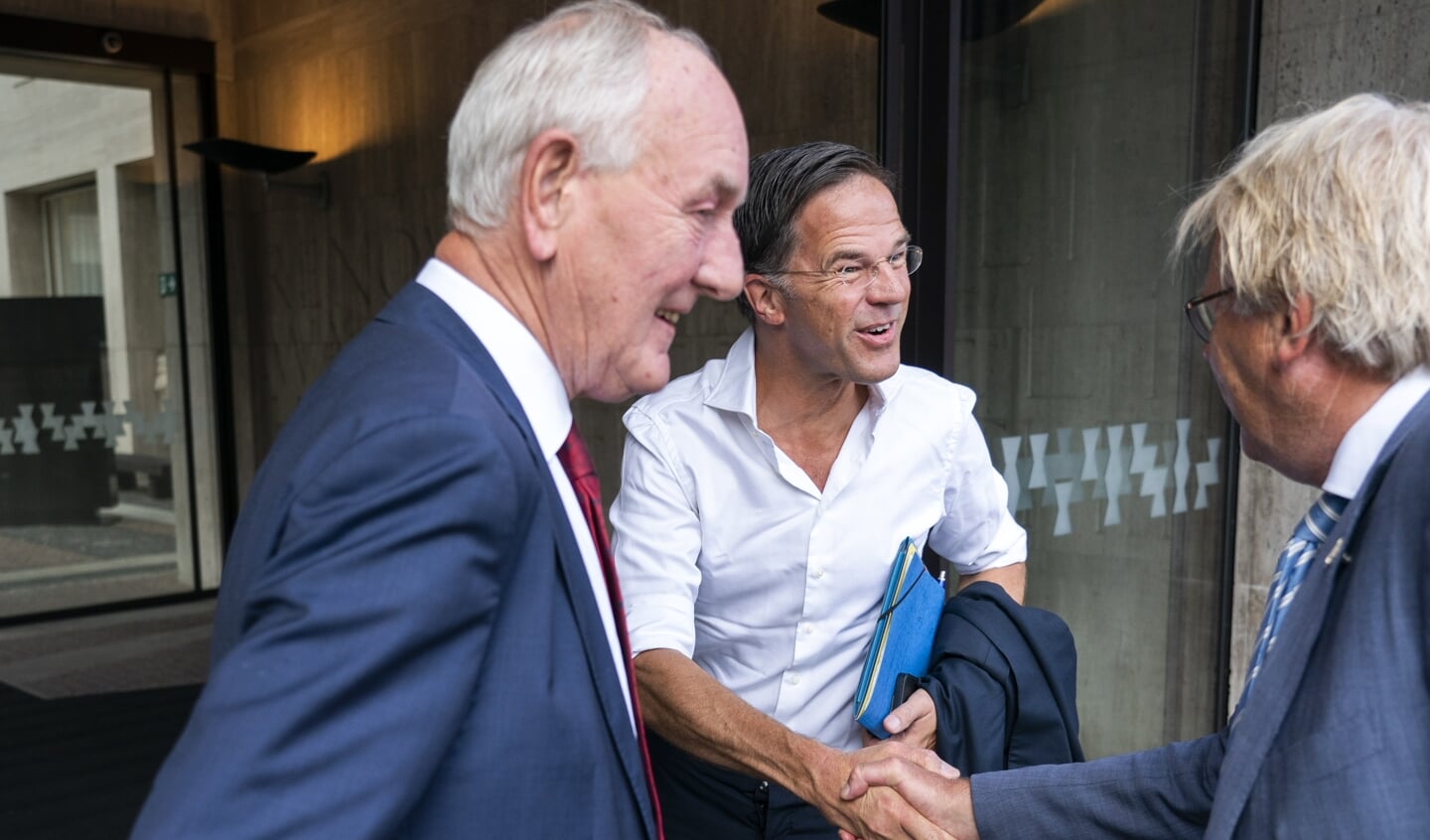 Minister-President Mark Rutte voor aanvang van een gesprek met het kabinet en stikstofbemiddelaar Johan Remkes over de stikstofcrisis.
