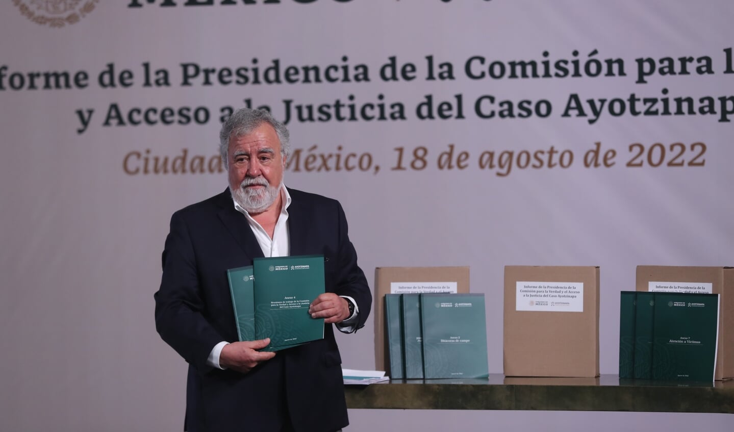 De Mexicaanse staatssecretaris voor Mensenrechten Alejandro Encinas onderschreef het rapport namens de regering.