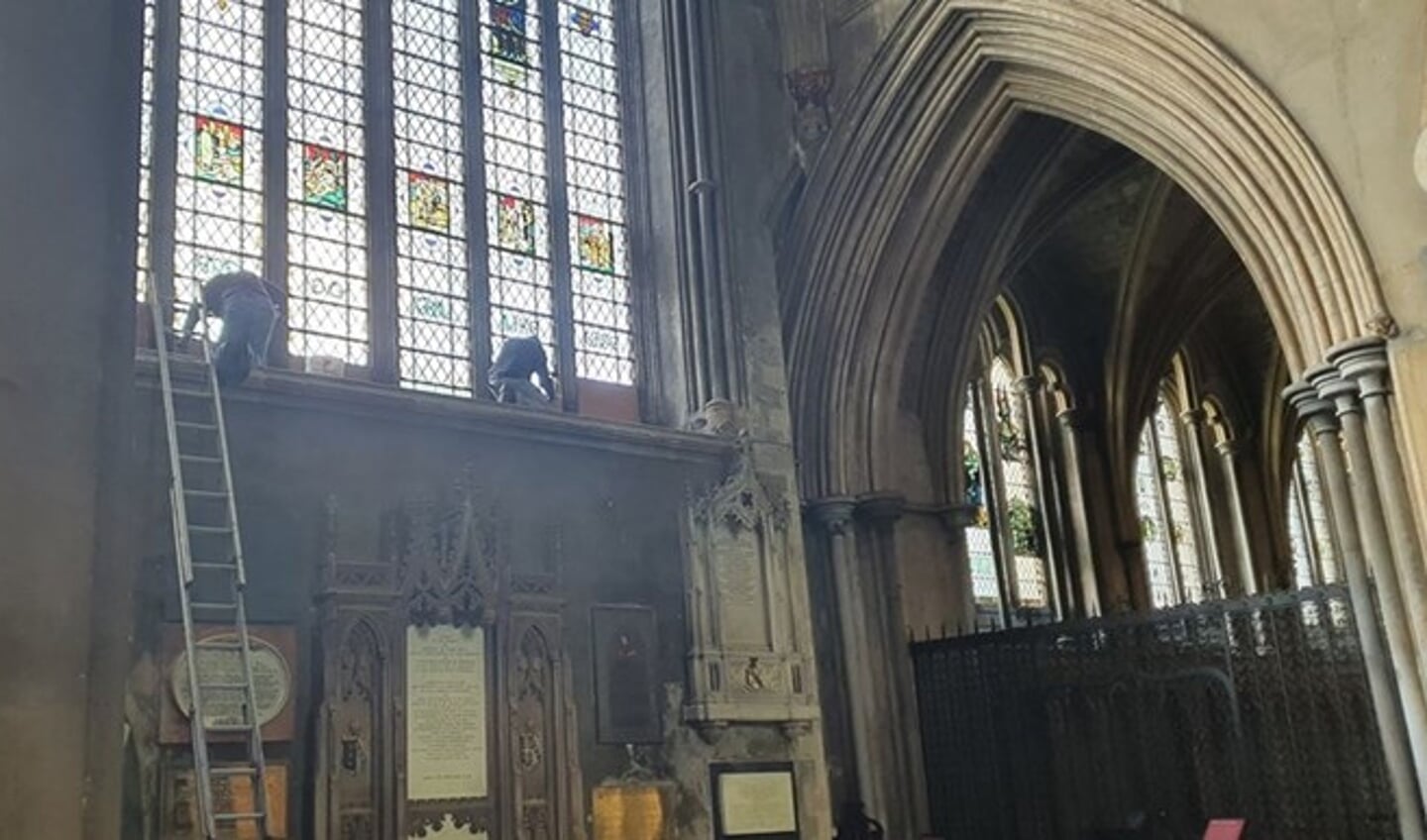 In de kathedraal van Bristol werden de ramen van Colston bedekt.