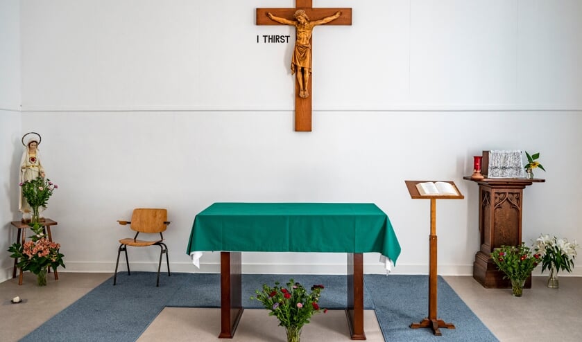 In de kapel van Missionarissen van Naastenliefde houden de zusters vier vaste dagelijkse gebedstijden. Maar op de foto? Dat liever niet.