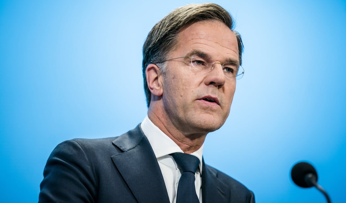 Minister-president Mark Rutte (VVD) staat de pers te woord.