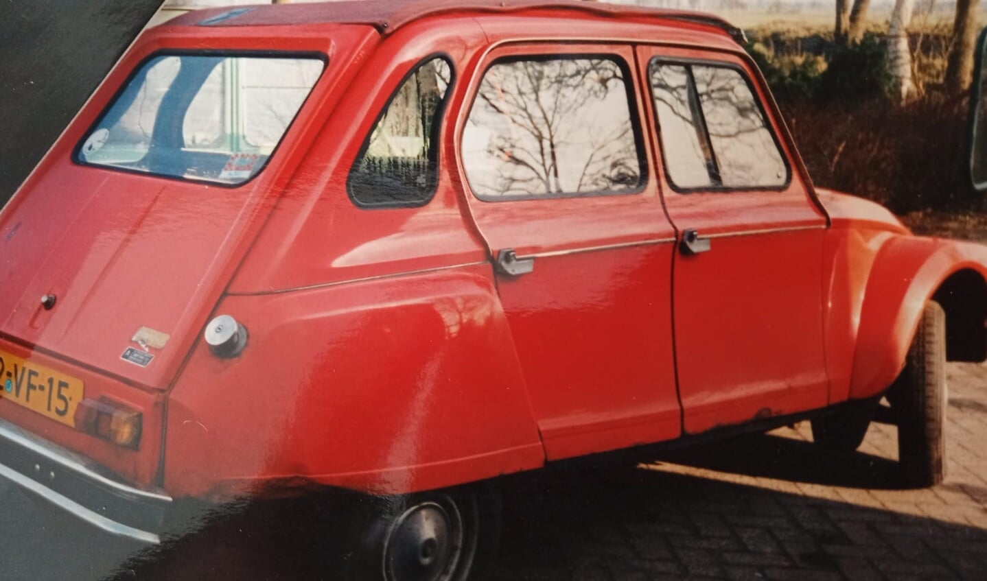 De rode Diane die geen trouwauto mocht zijn.