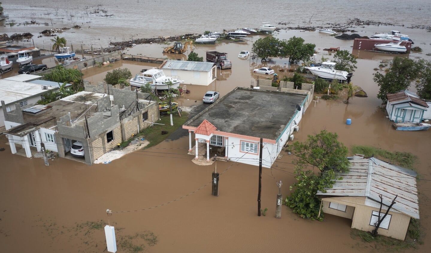 Puerto Rico staat grotendeels onder water. Inwoners zitten zonder stroom en drinkwater, als gevolg van orkaan Fiona.