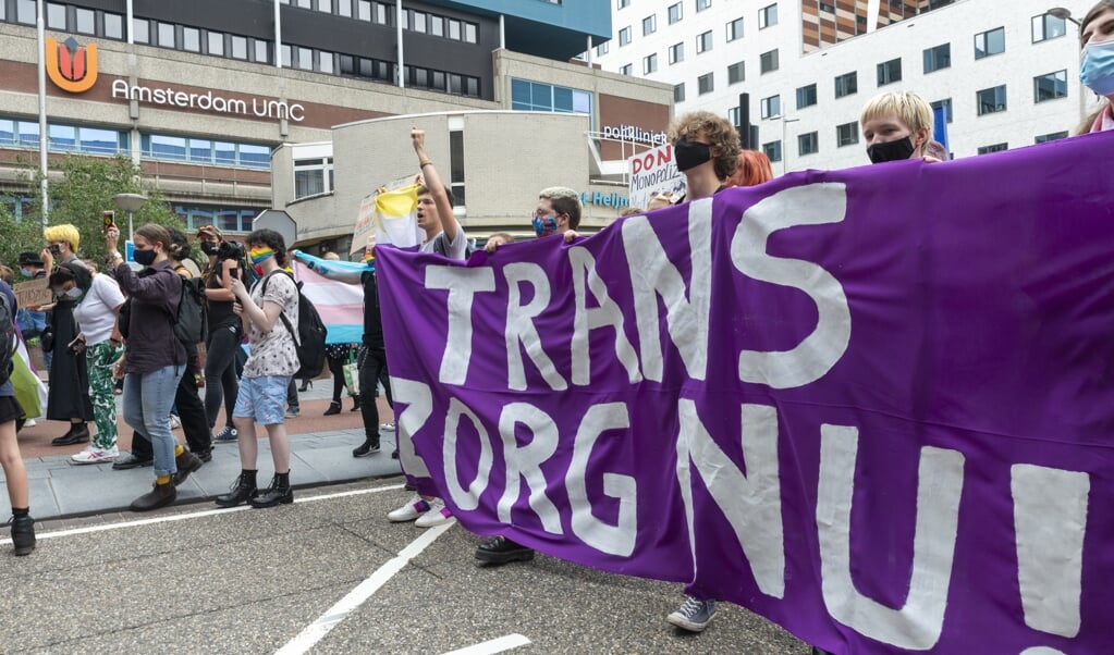 Een demonstratie in 2021, tegen de wantoestanden in de transgenderzorg en voor een structureel ander systeem van transitiezorg op basis van zelfbeschikking en decentralisatie.   (beeld: Anp/ Sabine Joosten)