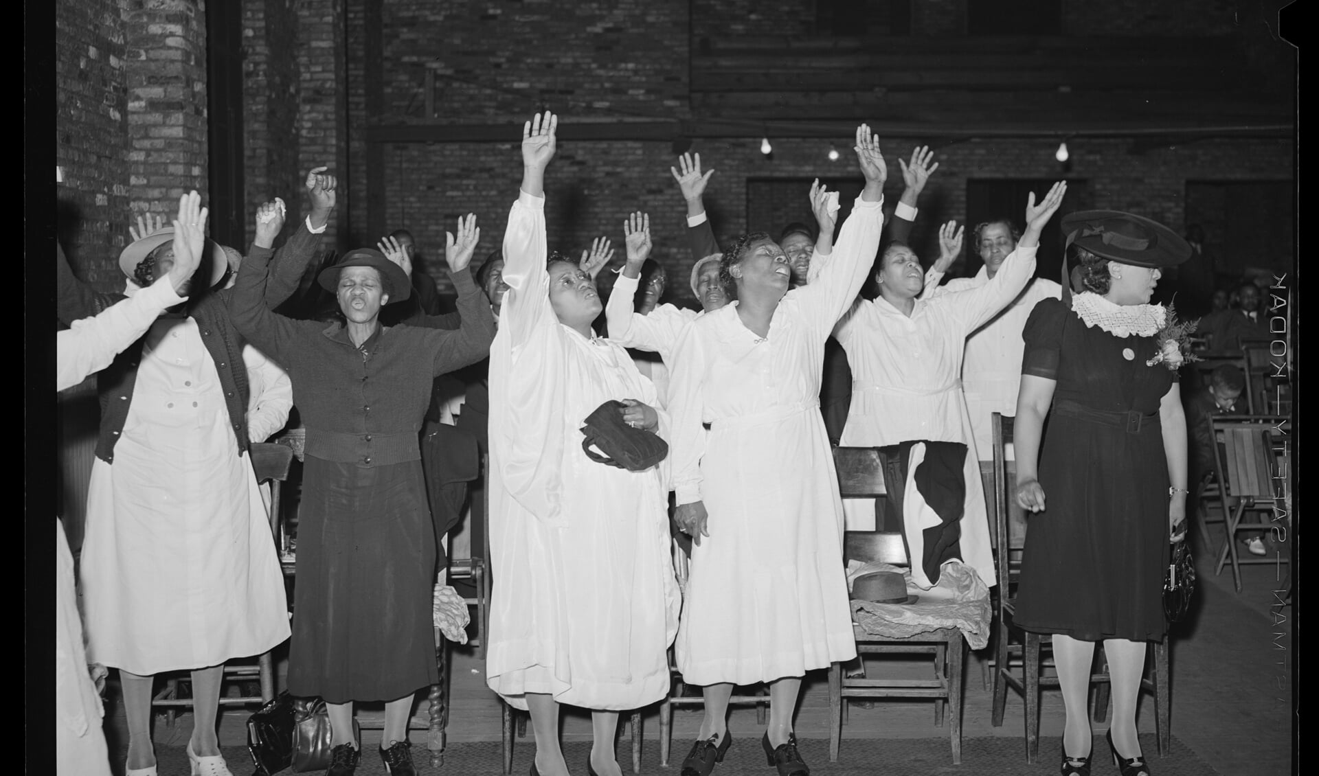 Leden van een 
pinkstergemeente in 
Chicago prijzen de 
Heer. Russel Lee, Chicago, 1941.
Washington, D.C., 
Library of Congress.