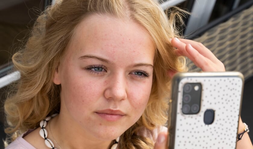 Mirthe van der Zalm: 'De meeste tijd op mijn telefoon besteed ik aan de app Snapchat.'