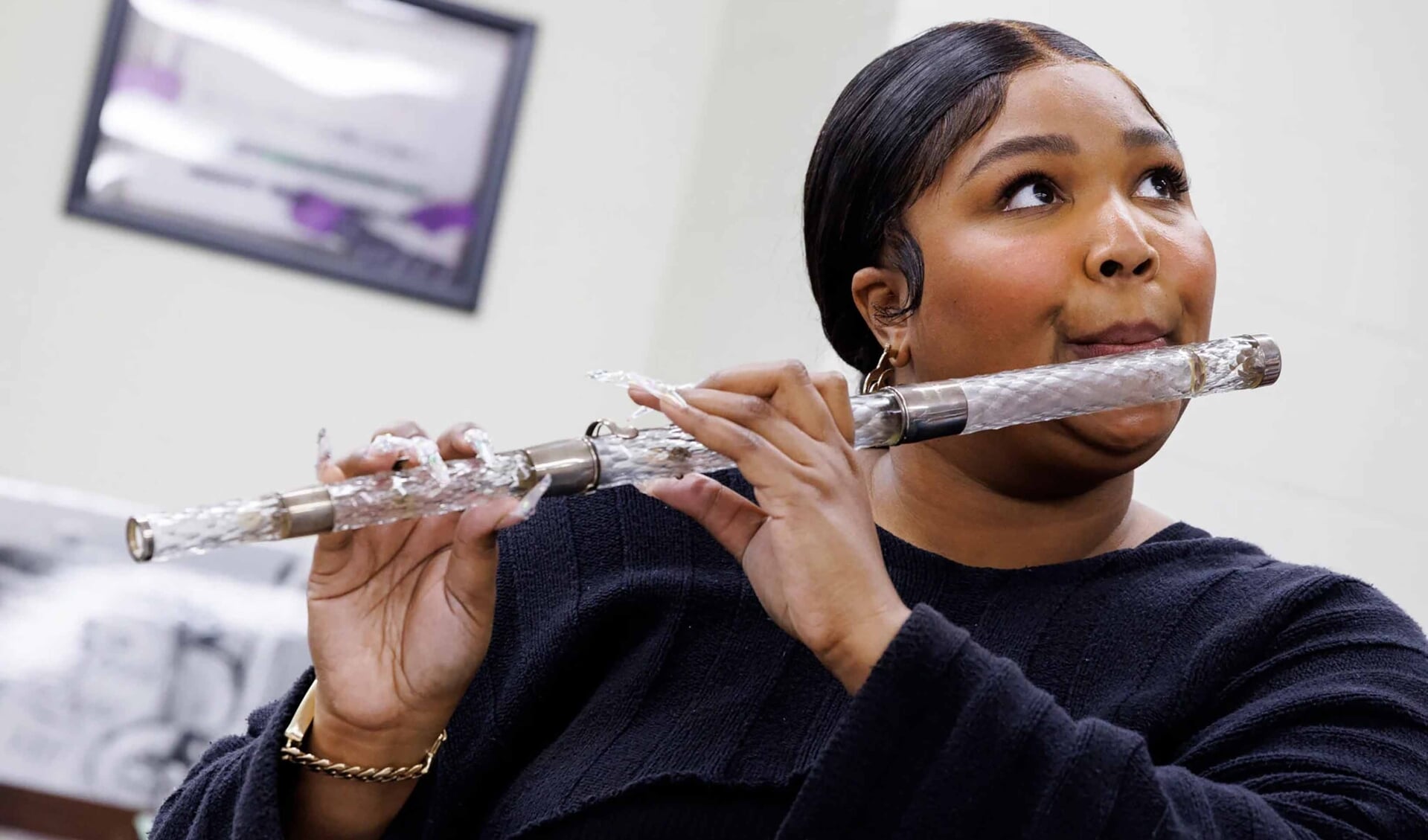 Tijdens haar optreden in Washington D.C. speelde Lizzo een aantal noten voor het echie, niet makkelijk op zo’n oude fluit. 