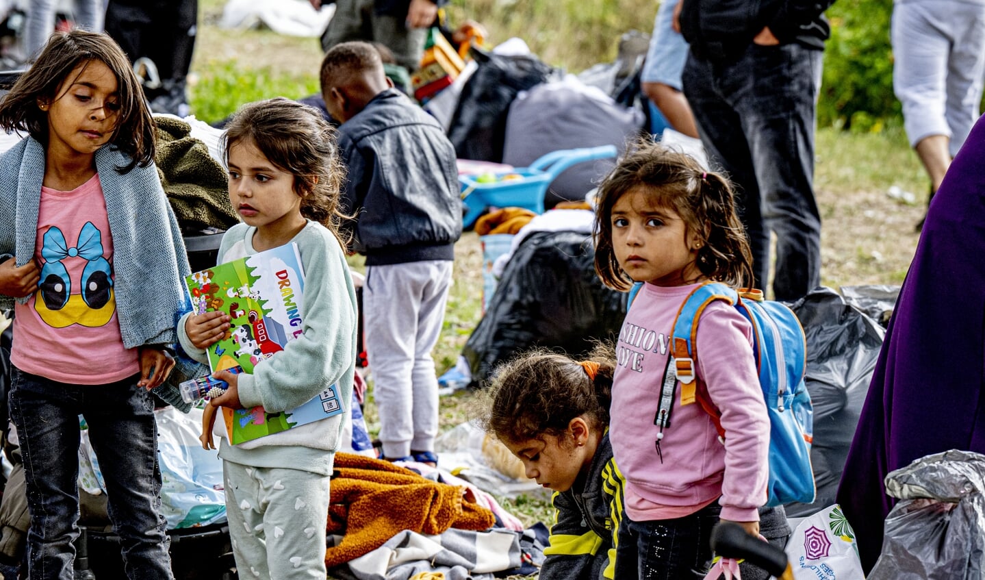 Ongeveer een op de drie vluchtelingen naar Europa is minderjarig. Geweld lijkt bijna onvermijdelijk voor deze groep kinderen en het wordt veroorzaakt doordat Fort Europa de deur dichthoudt.