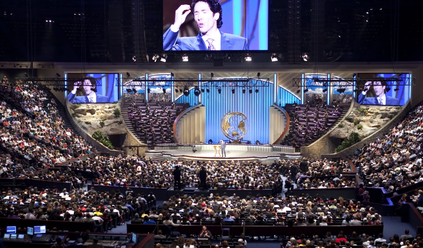‘Meer dan de helft van de evangelicals hangt ketterse ideeën over God aan’, concludeert Christianity Today. Ze moeten ook te vinden zijn bij de bezoekers van de Lakewood Church, een megakerk onder leiding van Joel Osteen in Houston, Texas.