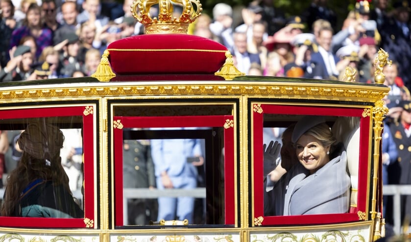 De Glazen Koets met koning Willem-Alexander, koningin Maxima en - voor het eerst - prinses Amalia.