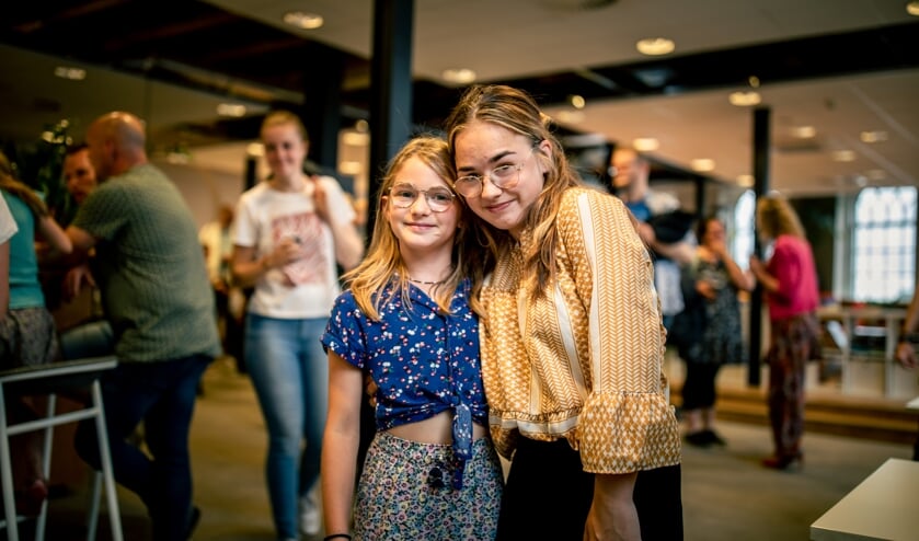 Kerkgangers in de evangelische gemeente VIDA in Kampen.