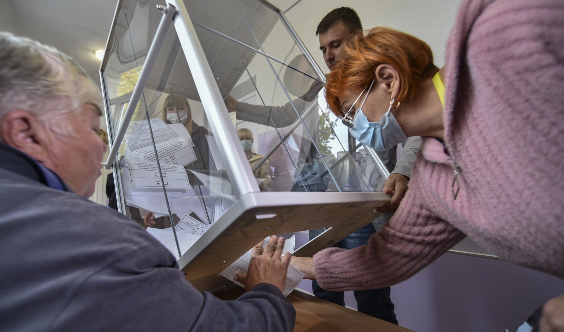 Stemmen tellen in Melitopol.