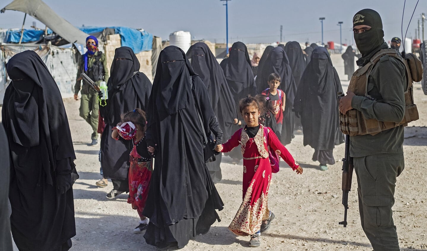 Familieleden van verdachte ISIS-strijders, vrouwen en kinderen, verblijven in het door Koerden bewaakte kamp al-Hol, in het noordoosten van Syrië.