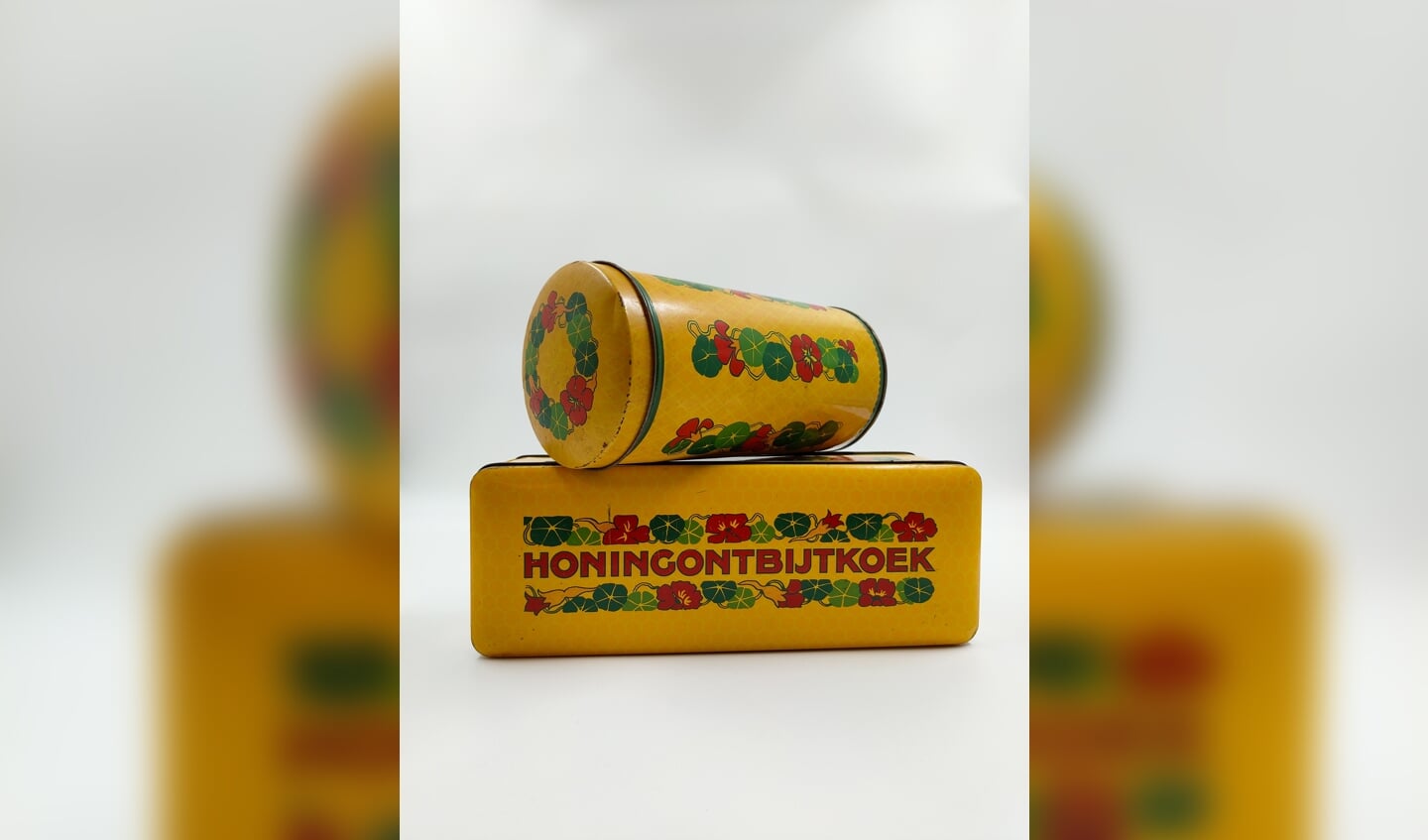 Verkade heeft een ruim assortiment blikken op de markt gebracht. Deze is speciaal voor honingontbijtkoek.