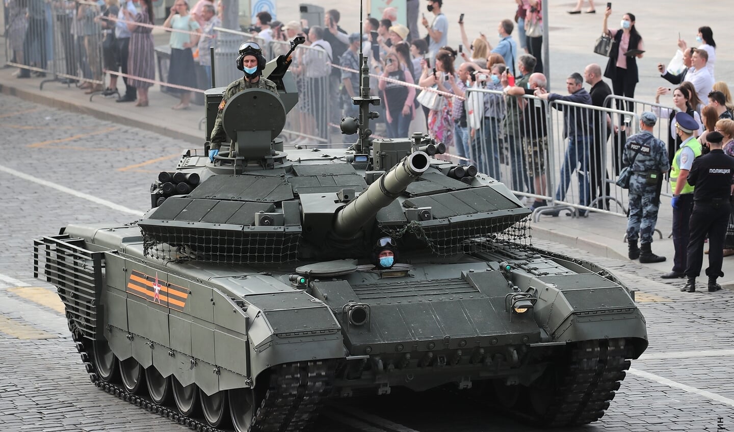 Een Russische T-90M gevechtstank tijdens een parade in november 2021. 