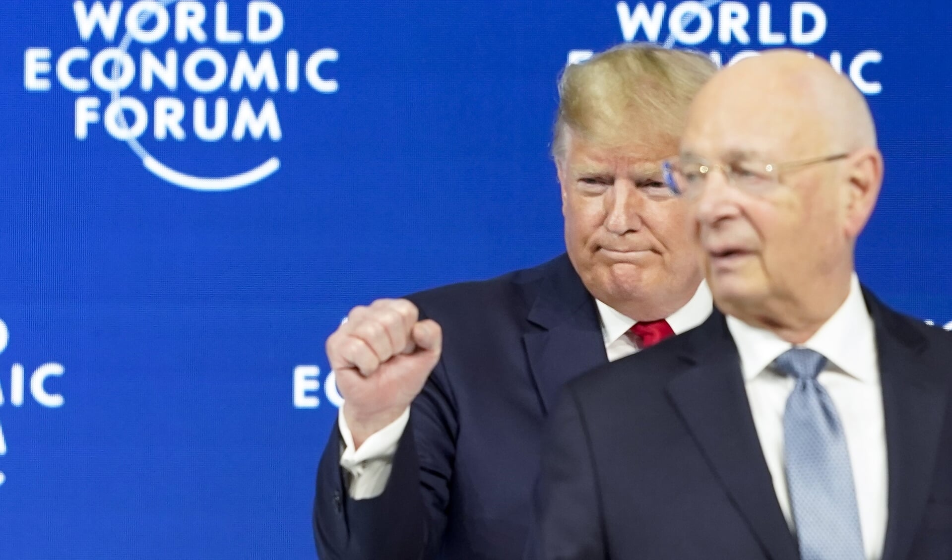 In 2020 sprak Donald Trump bij het World Economic Forum. Van ideologische verwantschap tussen de Amerikaanse president en WEF-oprichter Klaus Schwab (rechts) was echter geen sprake.