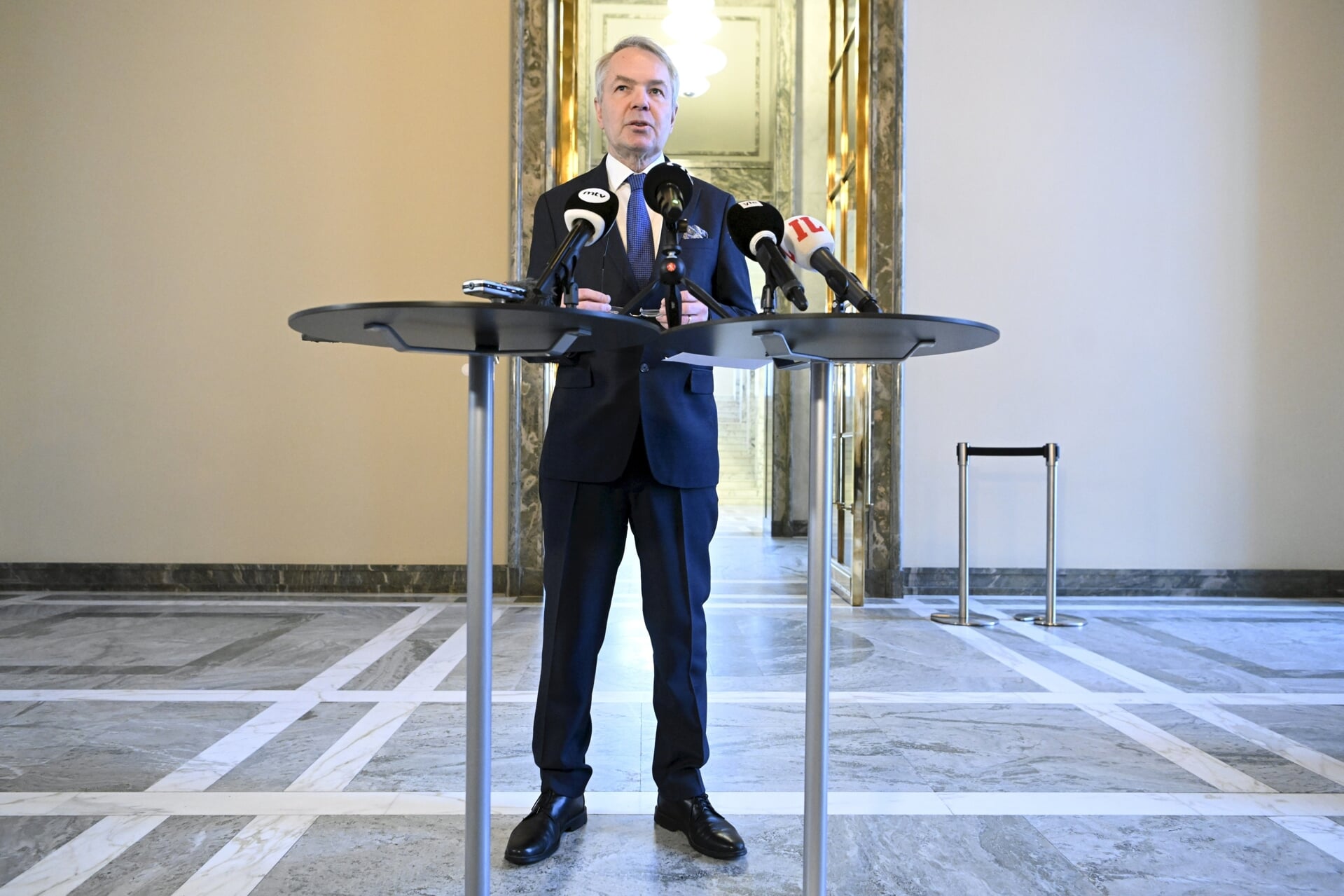 De Finse minister Pekka Haavisto van Buitenlandse Zaken komt dinsdagmiddag bij een ingelast persmoment in het Finse parlementsgebouw terug op zijn suggestie dat Finland mogelijk zonder Zweden zijn toetreding tot de Navo voort moet zetten.